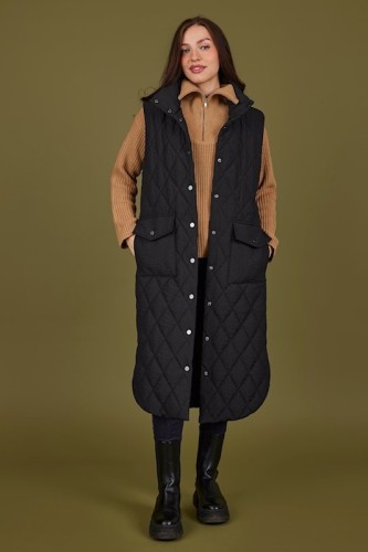 Normann-Longline-Slightly-Quilted-Gilet-in-Black