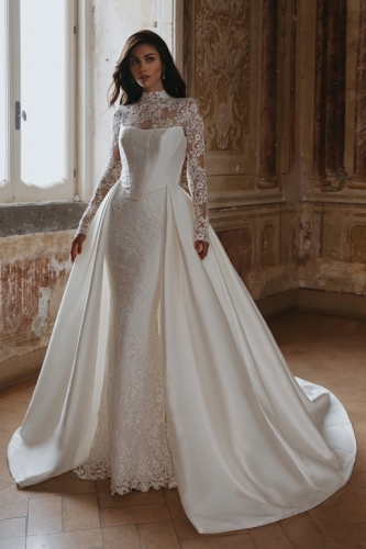 Daeneris-with-satin